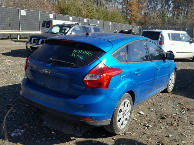 1FAHP3K25CL298830 - 2012 FORD FOCUS SE BLUE photo 4