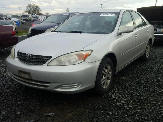 4T1BF30K84U077977 - 2004 TOYOTA CAMRY LE SILVER photo 2
