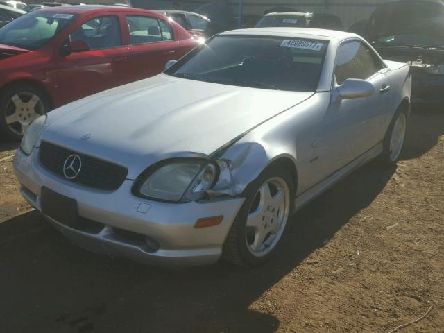 WDBKK47F1XF132081 - 1999 MERCEDES-BENZ SLK 230 KO SILVER photo 2