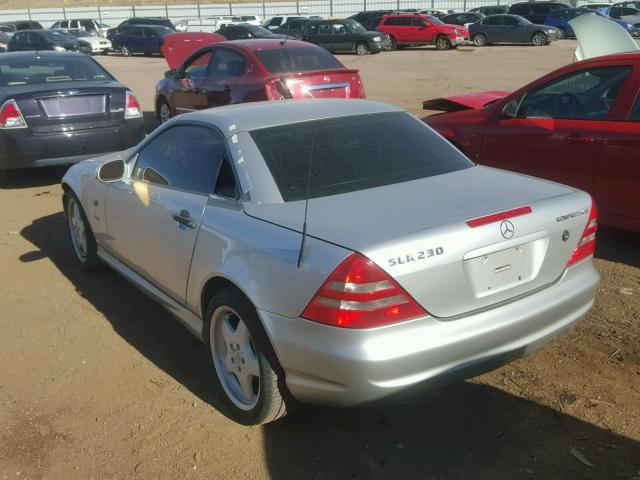 WDBKK47F1XF132081 - 1999 MERCEDES-BENZ SLK 230 KO SILVER photo 3