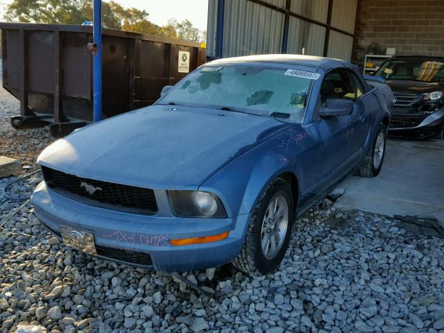 1ZVFT84N465105543 - 2006 FORD MUSTANG BLUE photo 2