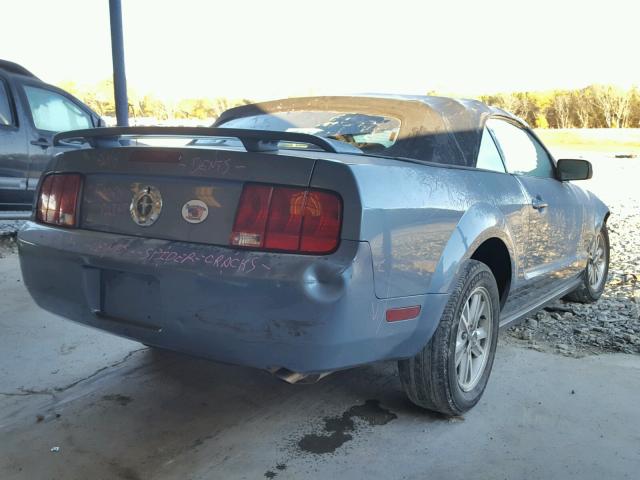 1ZVFT84N465105543 - 2006 FORD MUSTANG BLUE photo 4