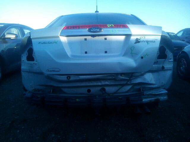 3FADP0L3XAR217369 - 2010 FORD FUSION HYB SILVER photo 9