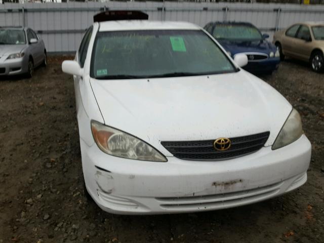 4T1BE32KX2U558536 - 2002 TOYOTA CAMRY LE WHITE photo 9