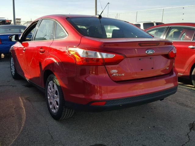 1FAHP3F24CL299820 - 2012 FORD FOCUS SE RED photo 3