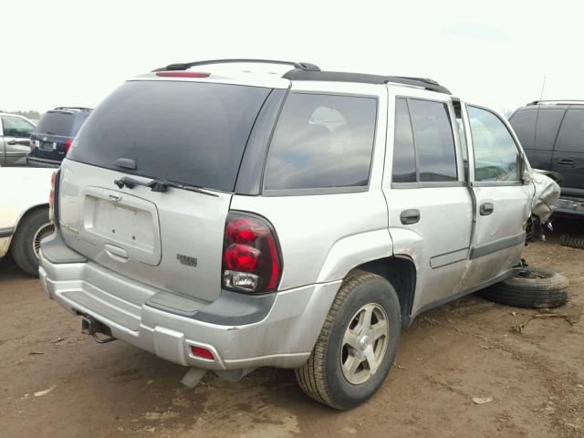 1GNDT13S752333908 - 2005 CHEVROLET TRAILBLAZE SILVER photo 4