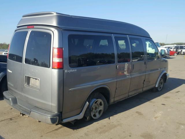 1GBFG15TX71221242 - 2007 CHEVROLET EXPRESS G1 GRAY photo 4