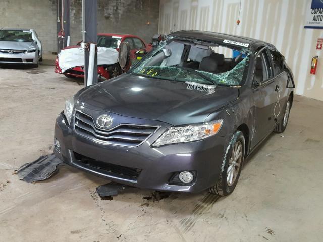 4T1BF3EK1BU755314 - 2011 TOYOTA CAMRY BASE GRAY photo 2