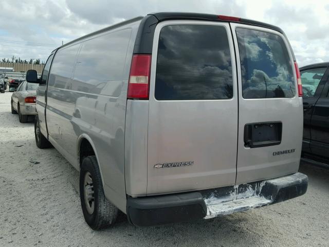 1GCGG29V851160570 - 2005 CHEVROLET EXPRESS G2 GRAY photo 3