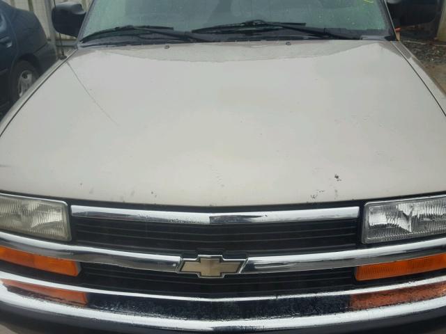 1GNDT13W0XK212319 - 1999 CHEVROLET BLAZER SILVER photo 7