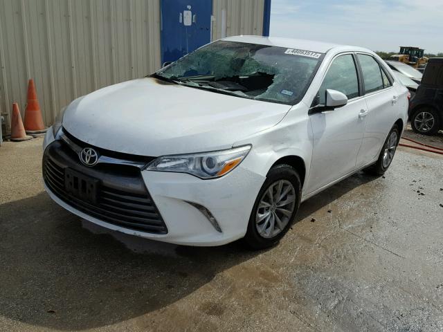 4T4BF1FK8GR531215 - 2016 TOYOTA CAMRY LE WHITE photo 2