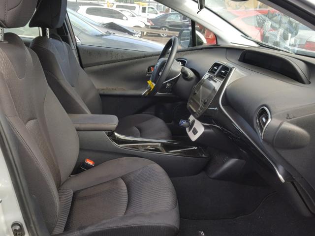 JTDKARFP9H3065972 - 2017 TOYOTA PRIUS PRIM ვერცხლისფერი ფოტო 5