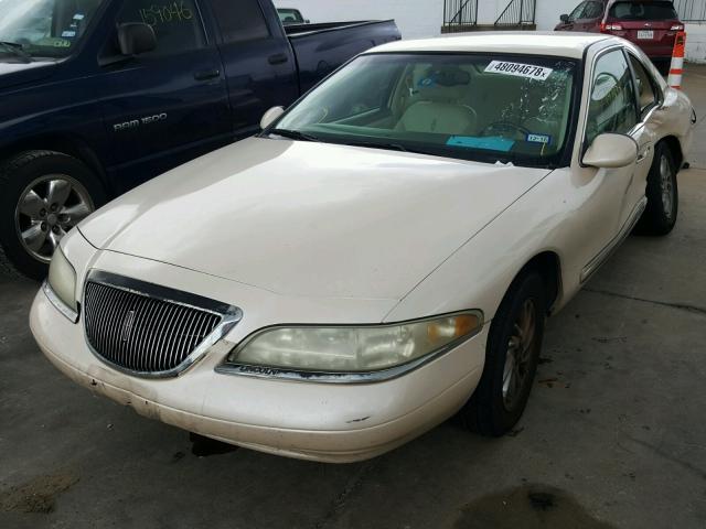 1LNFM91V9WY687367 - 1998 LINCOLN MARK VIII WHITE photo 2