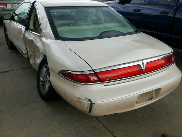 1LNFM91V9WY687367 - 1998 LINCOLN MARK VIII WHITE photo 3