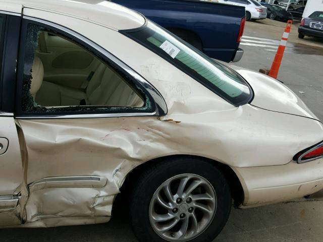 1LNFM91V9WY687367 - 1998 LINCOLN MARK VIII WHITE photo 9