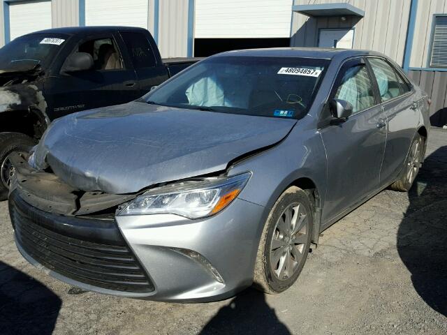 4T1BK1FKXFU566388 - 2015 TOYOTA CAMRY XSE SILVER photo 2