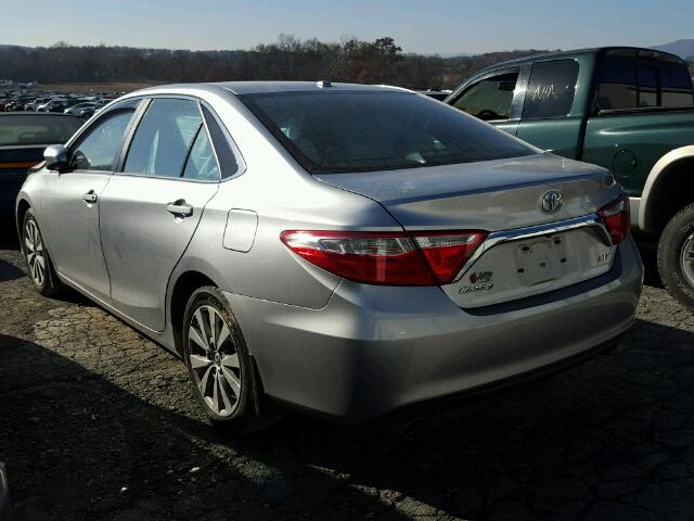 4T1BK1FKXFU566388 - 2015 TOYOTA CAMRY XSE SILVER photo 3