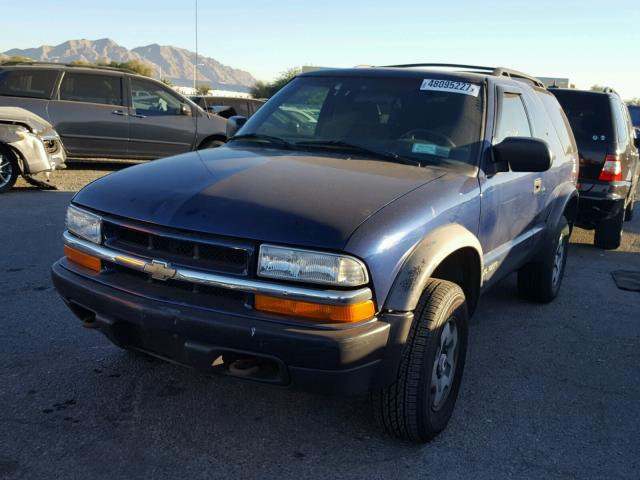 1GNCT18W11K137142 - 2001 CHEVROLET BLAZER BLUE photo 2