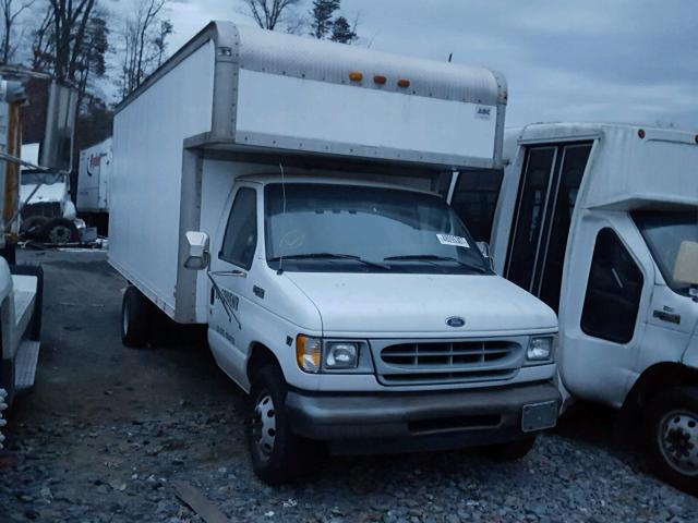 1FDXE45F12HB32611 - 2002 FORD E450 SUPER WHITE photo 1