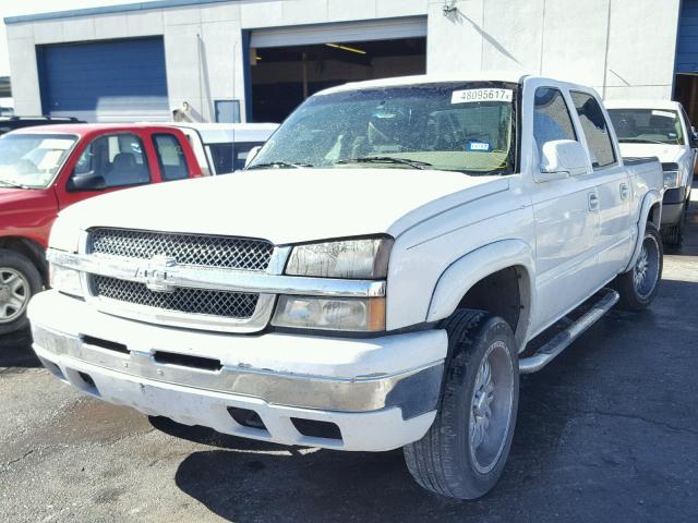 2GCEK13TX51351344 - 2005 CHEVROLET SILVERADO WHITE photo 2