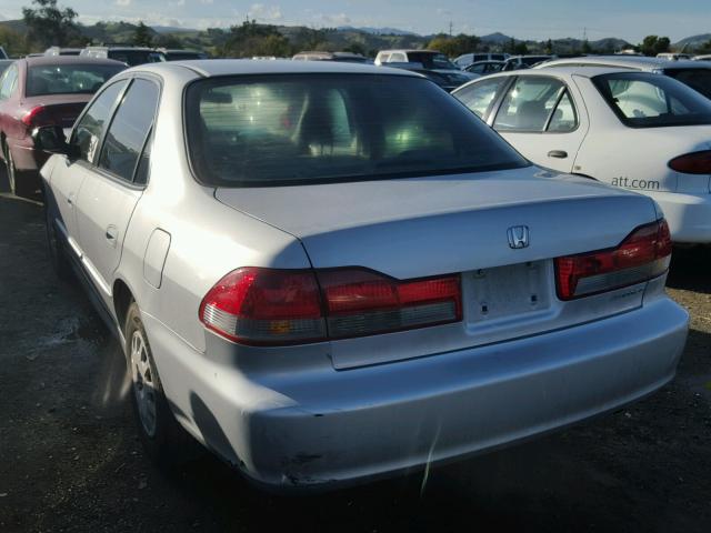 1HGCF86661A029960 - 2001 HONDA ACCORD VAL SILVER photo 3