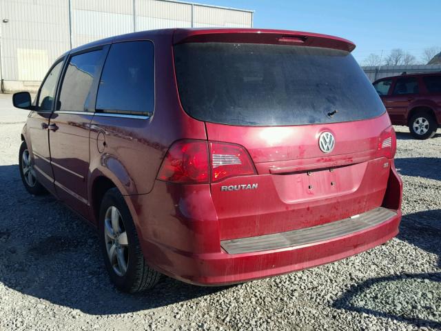 2V8HW341X9R582170 - 2009 VOLKSWAGEN ROUTAN SE MAROON photo 3