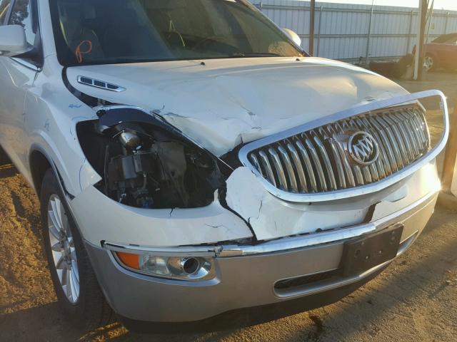 5GAKVBEDXBJ366936 - 2011 BUICK ENCLAVE CX WHITE photo 9