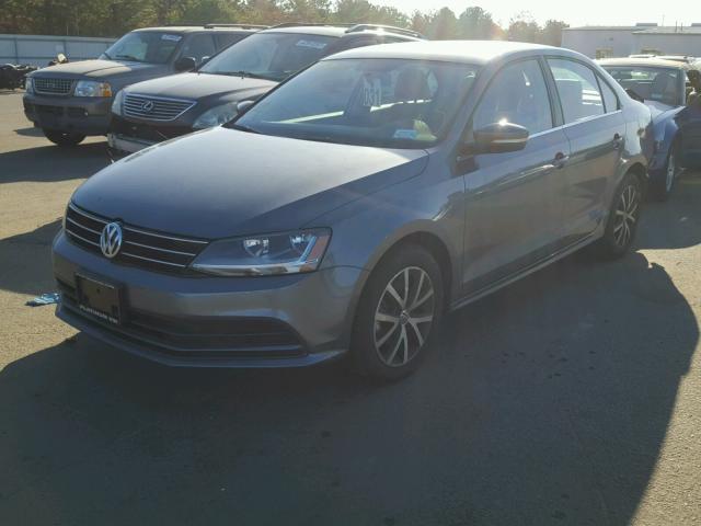 3VWDB7AJ0HM353145 - 2017 VOLKSWAGEN JETTA SE 灰色 照片 2