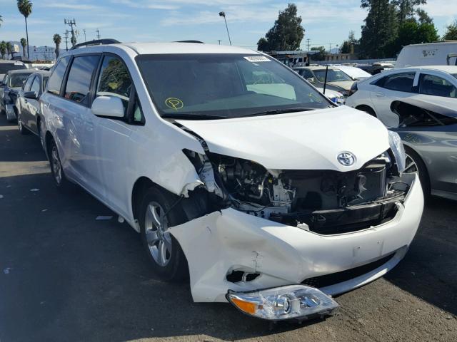 5TDKK3DC2FS609251 - 2015 TOYOTA SIENNA LE WHITE photo 1