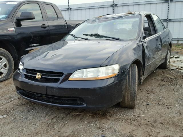 1HGCG1651YA025143 - 2000 HONDA ACCORD EX BLACK photo 2