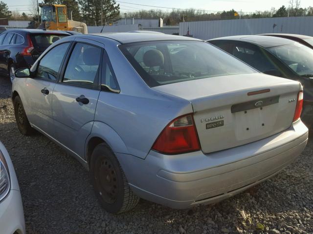 1FAFP34N75W272374 - 2005 FORD FOCUS ZX4 SILVER photo 3