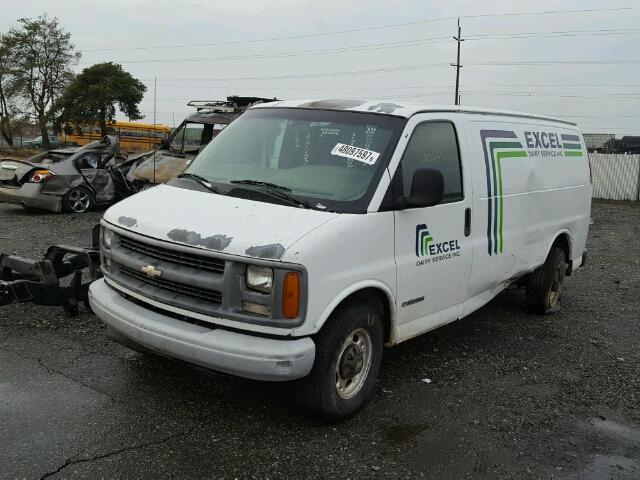 1GCHG35R111164246 - 2001 CHEVROLET EXPRESS G3 WHITE photo 2