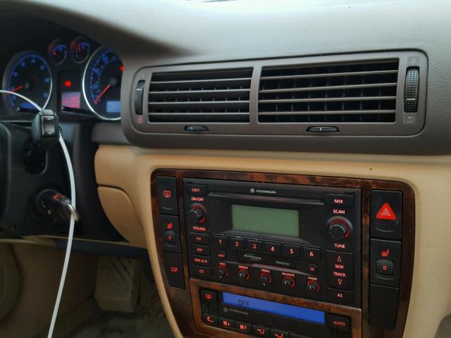 WVWRH63B94P207550 - 2004 VOLKSWAGEN PASSAT GLX BROWN photo 9