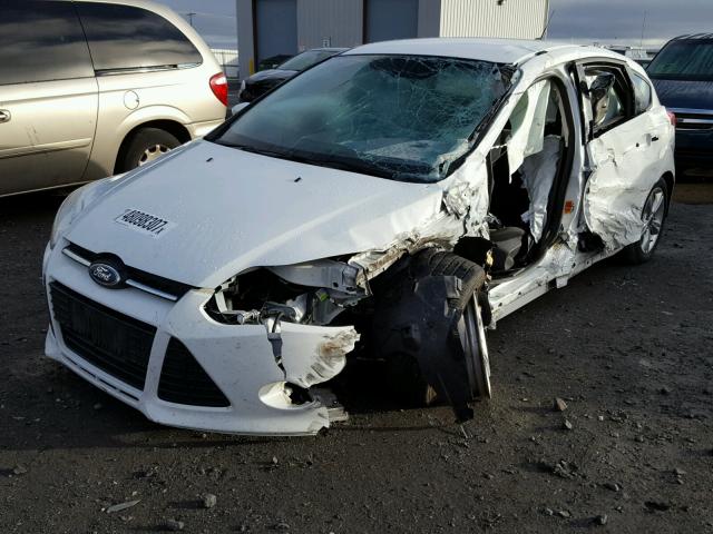 1FADP3K29EL384062 - 2014 FORD FOCUS SE WHITE photo 2