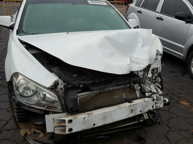 1G1ZC5EU0BF147600 - 2011 CHEVROLET MALIBU 1LT WHITE photo 9