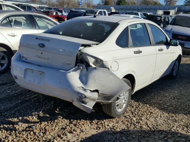 1FAHP35N39W221208 - 2009 FORD FOCUS SE WHITE photo 4