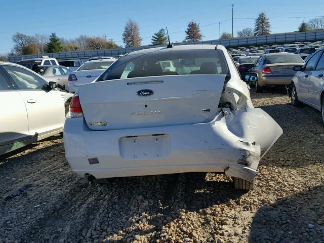 1FAHP35N39W221208 - 2009 FORD FOCUS SE WHITE photo 9