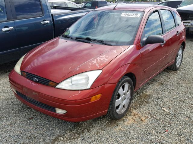 3FAFP37312R116288 - 2002 FORD FOCUS ZX5 RED photo 2