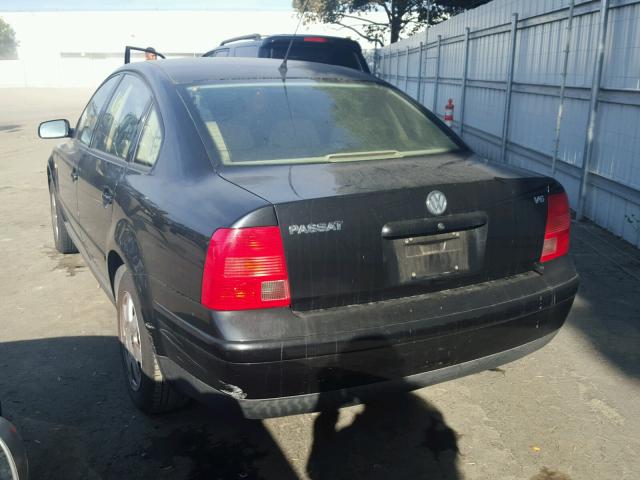 WVWPD63B5XE467057 - 1999 VOLKSWAGEN PASSAT GLX BLACK photo 3