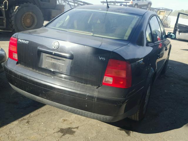 WVWPD63B5XE467057 - 1999 VOLKSWAGEN PASSAT GLX BLACK photo 4