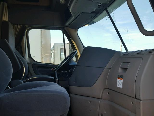 1FUJGLD69ELFP2184 - 2014 FREIGHTLINER CASCADIA 1 WHITE photo 5