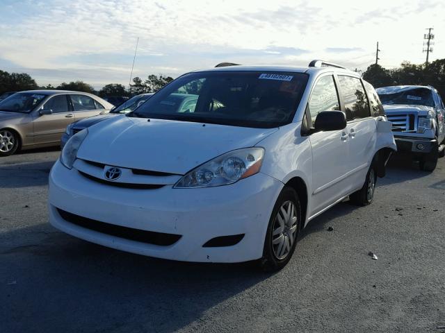 5TDZK23C78S102889 - 2008 TOYOTA SIENNA CE WHITE photo 2