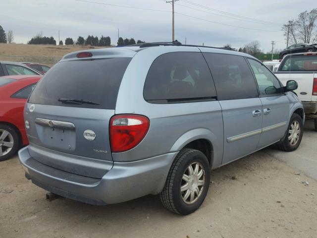 2C4GP54L25R140169 - 2005 CHRYSLER TOWN & COU SILVER photo 4