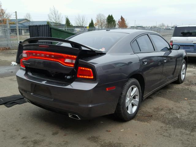 2C3CDXBG2DH664942 - 2013 DODGE CHARGER SE CHARCOAL photo 4