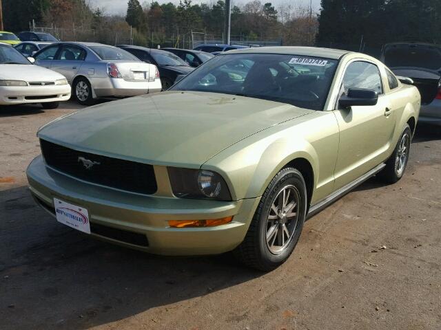 1ZVFT80N955118180 - 2005 FORD MUSTANG GREEN photo 2