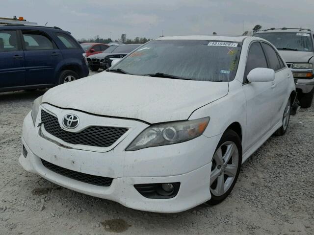 4T1BF3EK9AU531562 - 2010 TOYOTA CAMRY BASE WHITE photo 2