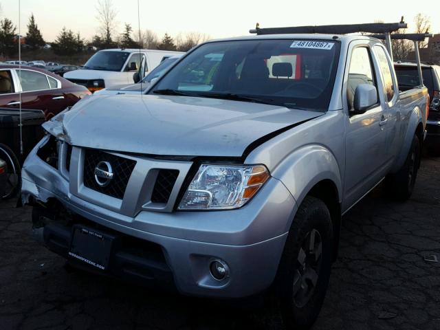 1N6AD0CW5AC440477 - 2010 NISSAN FRONTIER K SILVER photo 2