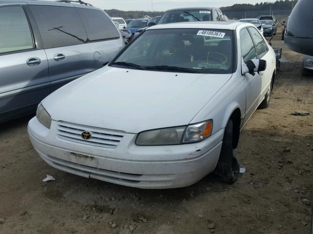 4T1BG28K0XU863014 - 1999 TOYOTA CAMRY CE WHITE photo 2