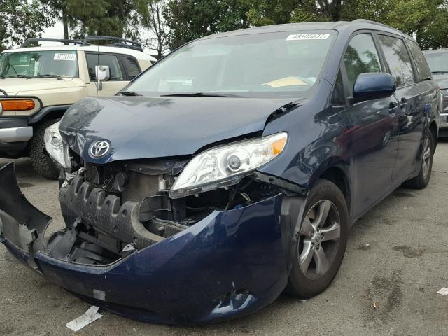 5TDKK3DCXCS274882 - 2012 TOYOTA SIENNA LE BLUE photo 2