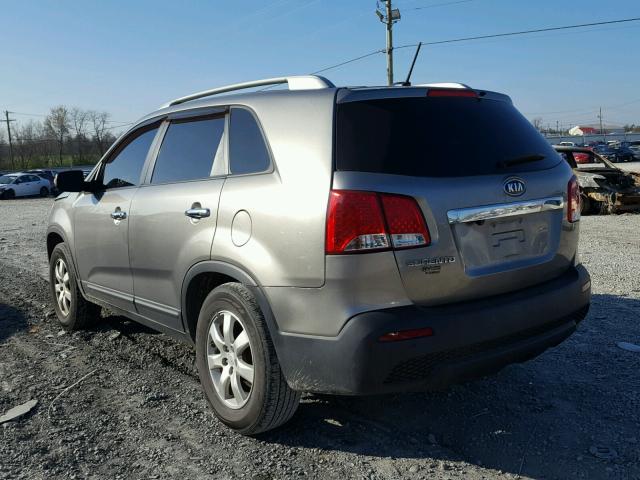 5XYKT3A13BG105878 - 2011 KIA SORENTO BA GRAY photo 3